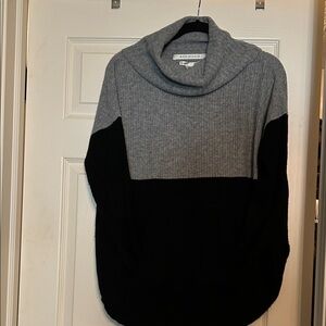 Women’s Med Max Studio Gray and Black Cowl Neck Sweater with pockets